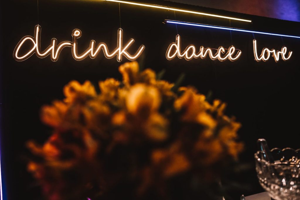 Drinks Dance Love (Beba, Dance e Ame)