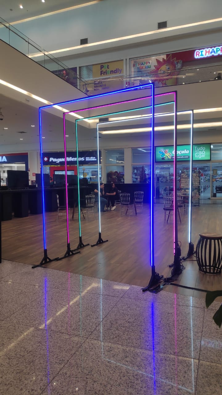 Traves neon