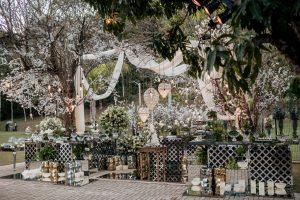 Balcão em Treliça Espelhado Reto Bolo e Doces
