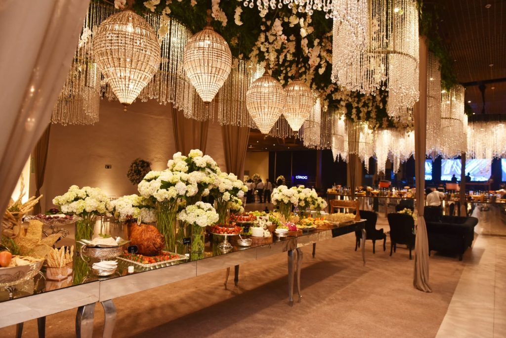 Mesa de Jantar Espelhada Pé Clássico Buffet