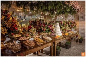 Mesa de Jantar Demolição Bolo e Doces